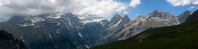 panoramique_MontPerdu-Marbore-Astazu_depuis_ColComodoto.jpg - 9 images, Taille: 7387 x 2142, FOV: 101.12° x 29.32°, RMS: 2.63, Lentille: Standard, Projection: Spherique, Couleur: LDR