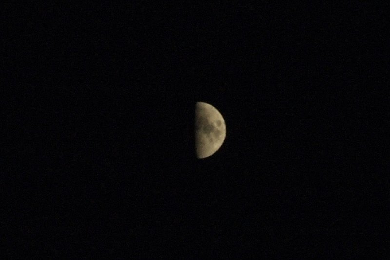2008-07-10,22-06-42,demi-Lune.jpg