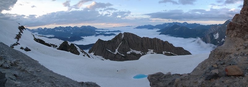 panoramique_ValleeGavarnie_depuis_BrecheRoland.jpg - 14 images, Taille: 7065 x 2389, FOV: 157.27° x 53.19°, RMS: 2.67, Lentille: Standard, Projection: Spherique, Couleur: LDR