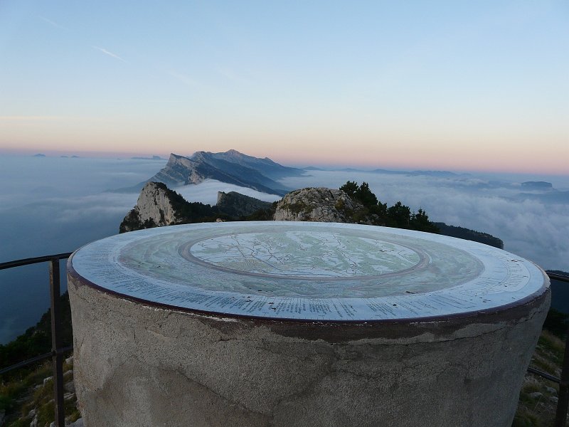 P1030526.JPG - les balcons Est du Vercors émergent de la mer de nuages